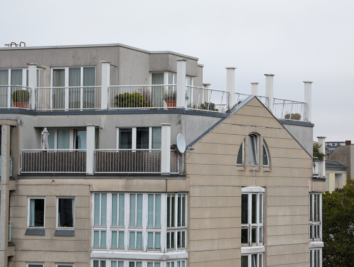 Das Pixel 8 Pro hat ein Teleobjektiv mit fünffacher Vergrößerung (Bild: Tobias Költzsch/Golem.de)